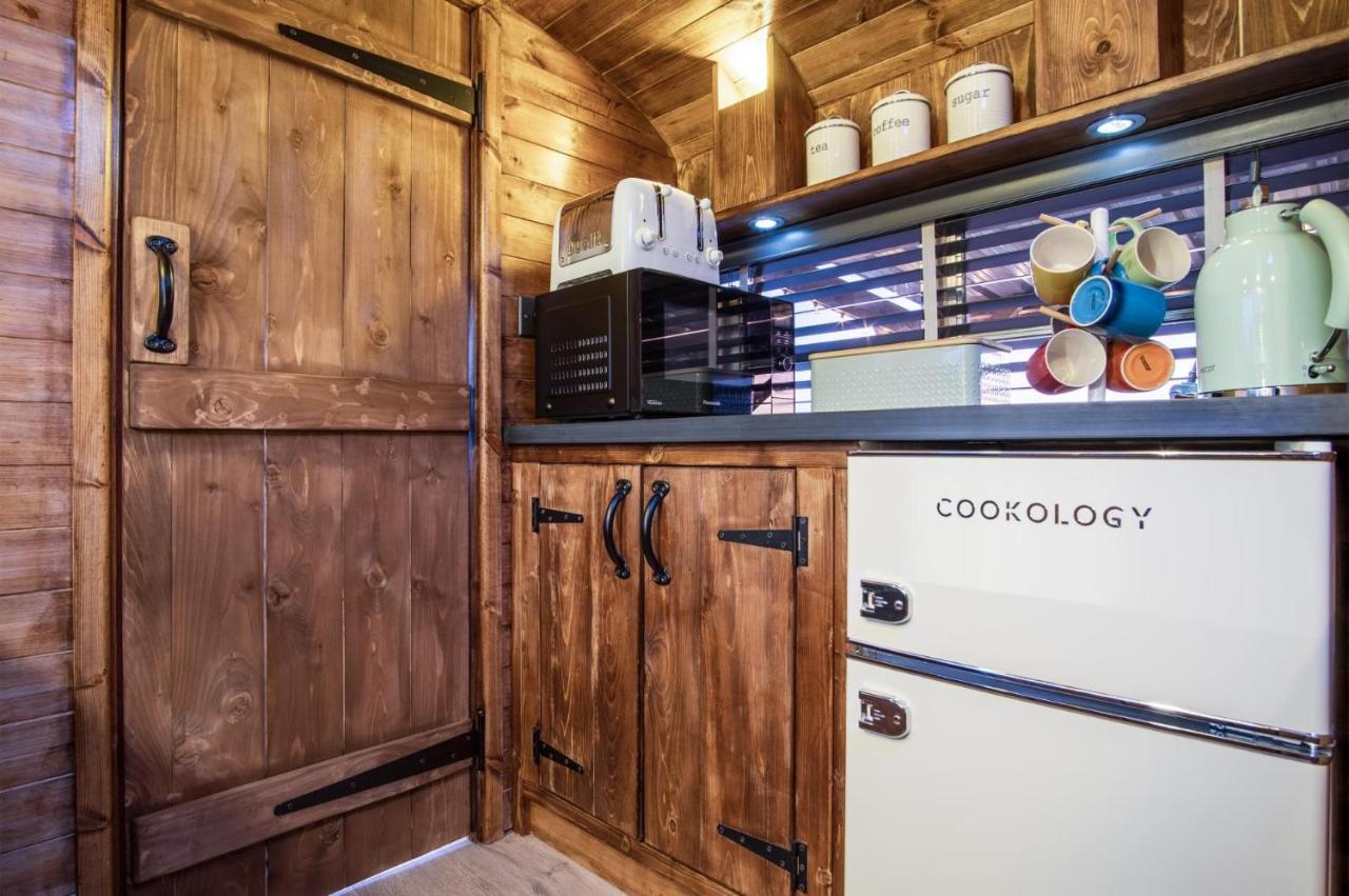 American School Bus - 1 Bedroom - Blossom Farm - Tiers Cross Johnston Exteriér fotografie