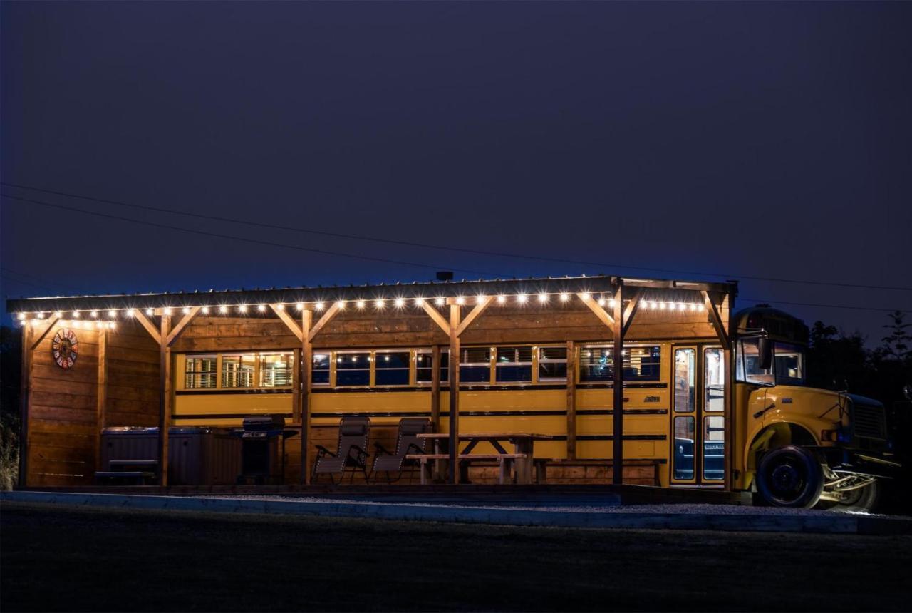 American School Bus - 1 Bedroom - Blossom Farm - Tiers Cross Johnston Exteriér fotografie