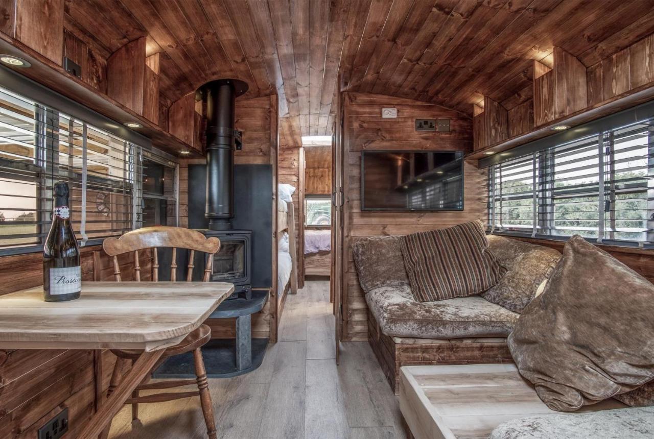 American School Bus - 1 Bedroom - Blossom Farm - Tiers Cross Johnston Exteriér fotografie