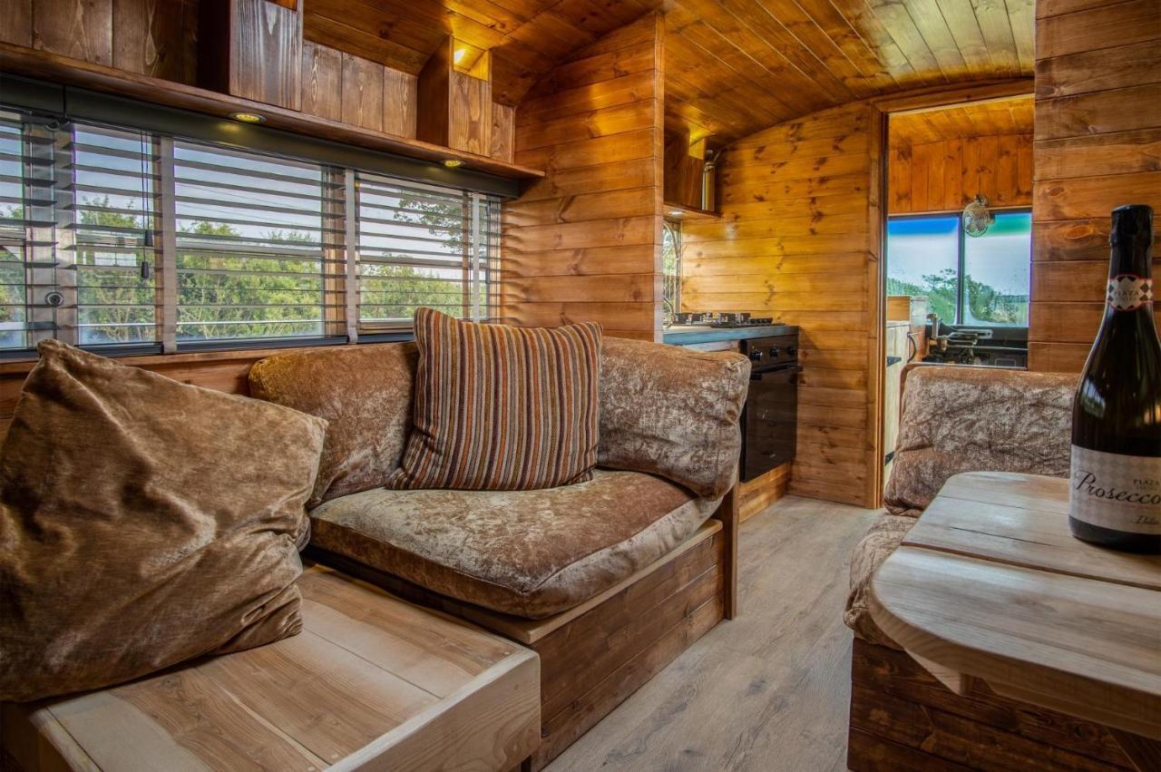 American School Bus - 1 Bedroom - Blossom Farm - Tiers Cross Johnston Exteriér fotografie