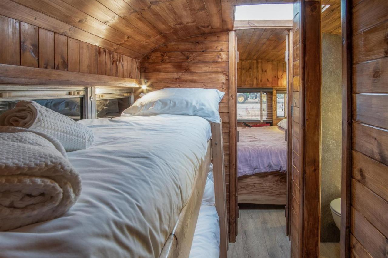 American School Bus - 1 Bedroom - Blossom Farm - Tiers Cross Johnston Exteriér fotografie
