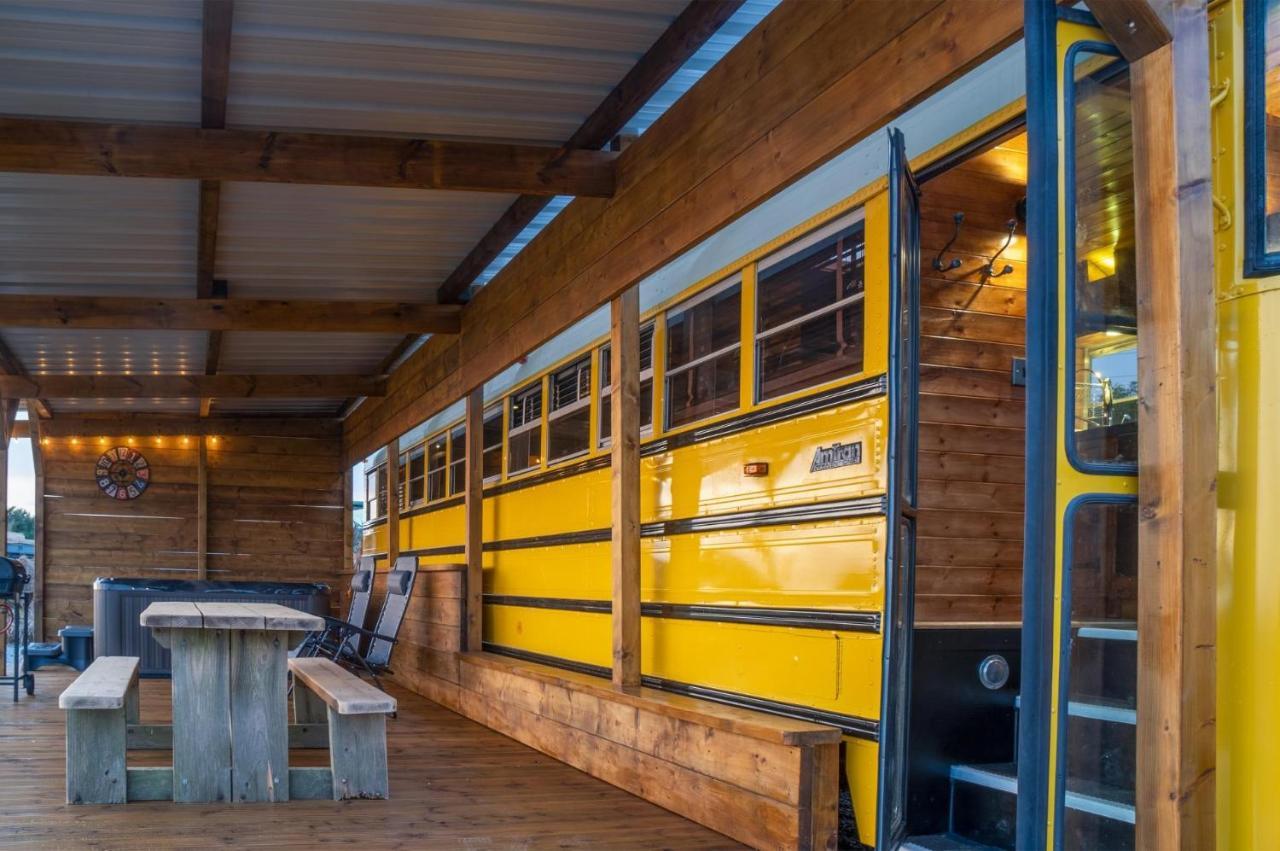 American School Bus - 1 Bedroom - Blossom Farm - Tiers Cross Johnston Exteriér fotografie