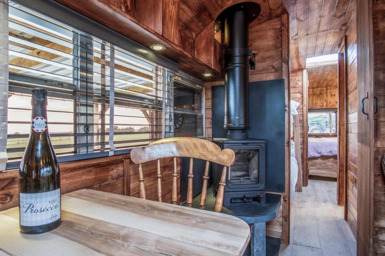 American School Bus - 1 Bedroom - Blossom Farm - Tiers Cross Johnston Exteriér fotografie