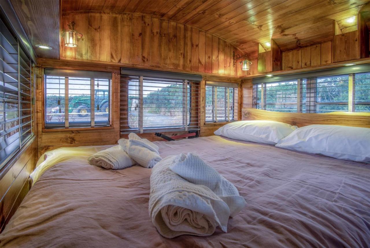 American School Bus - 1 Bedroom - Blossom Farm - Tiers Cross Johnston Exteriér fotografie