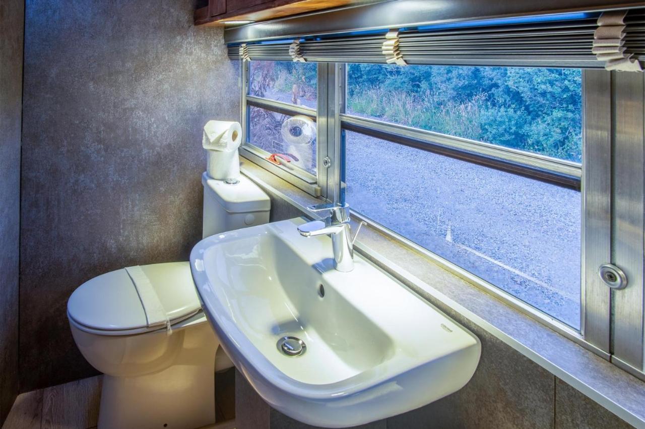 American School Bus - 1 Bedroom - Blossom Farm - Tiers Cross Johnston Exteriér fotografie